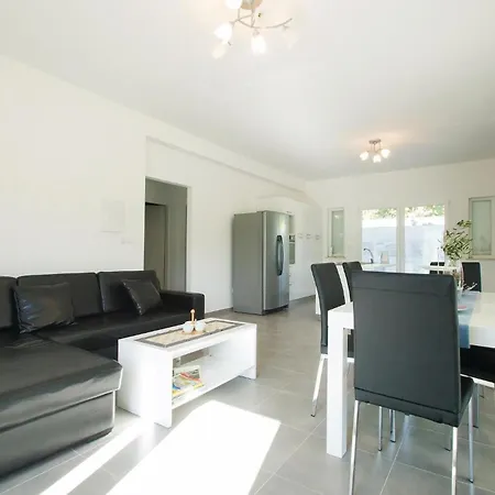 Stunning In Grscica With Kitchen Prizba